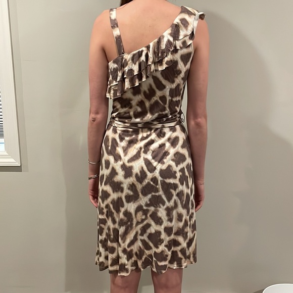 Giraffe print knee length dress - Picture 3 of 5